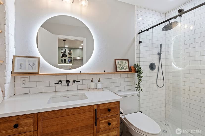 Property photo for 1401 5th Avenue W #305, Seattle photo 14