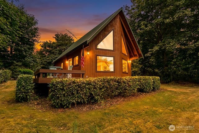 Property photo for 55 A Snohomish Way, Hat Island photo 2