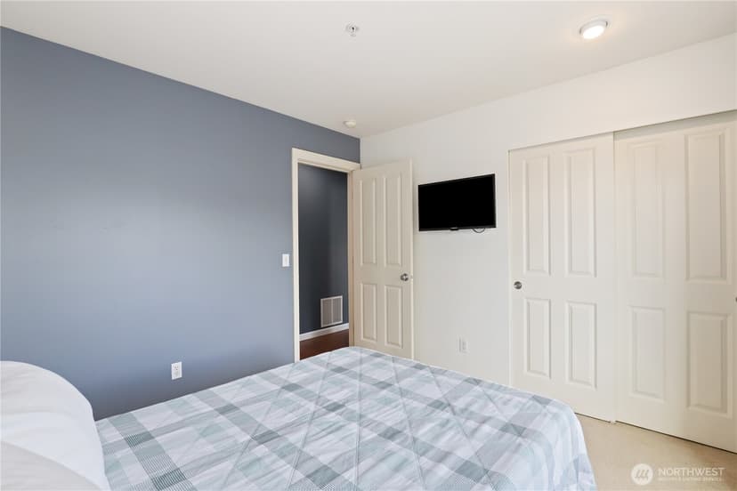 Property photo for 4527 S 221st Street, Kent photo 23