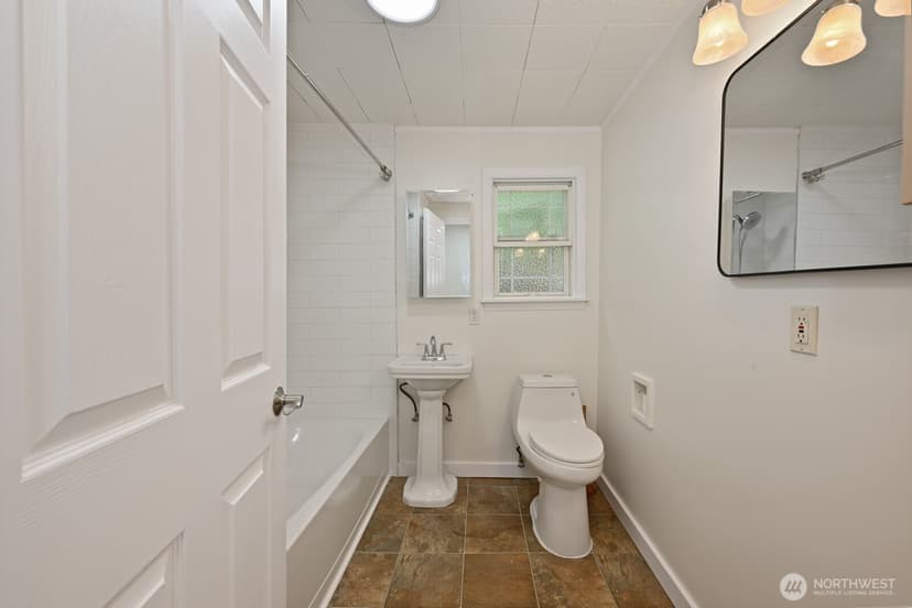 Property photo for 10440 20th Avenue S, Seattle photo 7