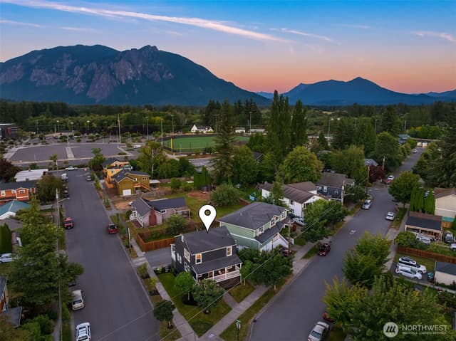 Property photo for 8734 Falls Avenue SE, Snoqualmie photo 5