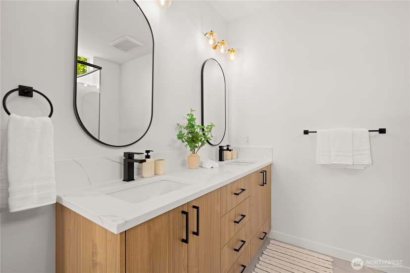 Property photo for 955 N 35th Street, Seattle photo 14