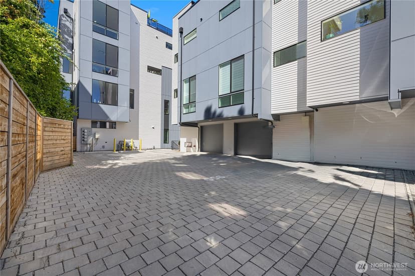 Property photo for 955 N 35th Street, Seattle photo 26