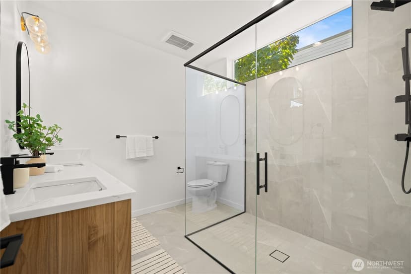 Property photo for 955 N 35th Street, Seattle photo 15