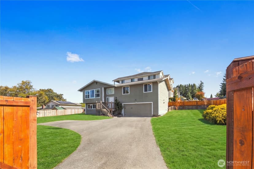 Property photo for 809 19th Avenue SW, Puyallup photo 2