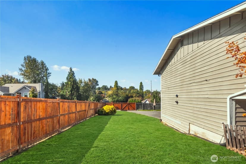 Property photo for 809 19th Avenue SW, Puyallup photo 33