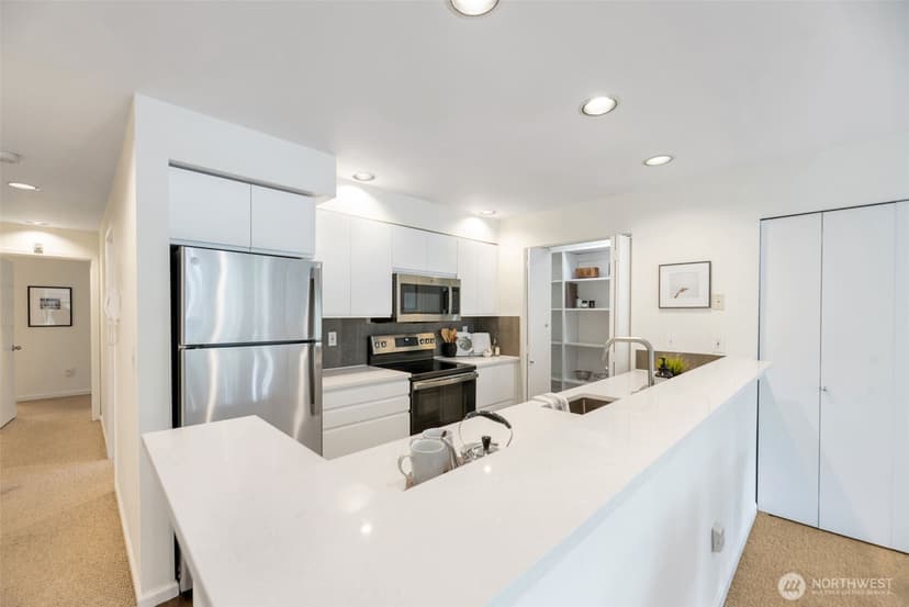 Property photo for 2000 W Barrett Street #205, Seattle photo 6