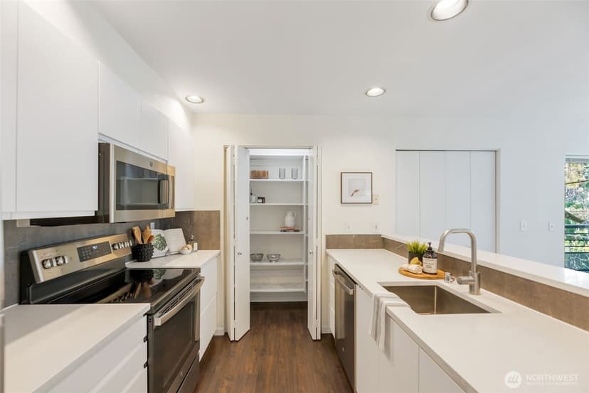 Property photo for 2000 W Barrett Street #205, Seattle photo 7