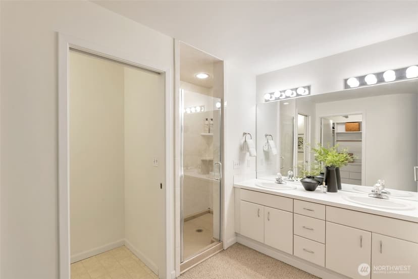 Property photo for 2000 W Barrett Street #205, Seattle photo 12