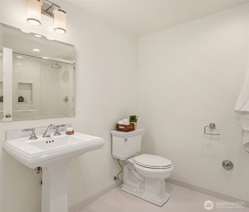 Property photo for 2805 124th Place NE, Bellevue photo 30