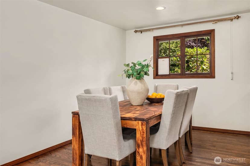 Property photo for 2805 124th Place NE, Bellevue photo 10