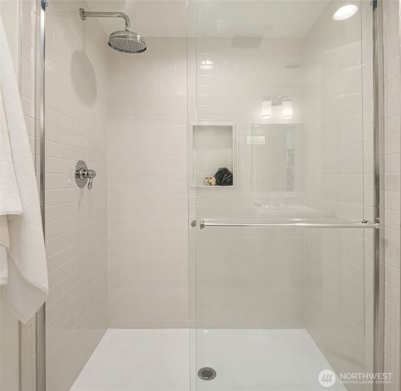 Property photo for 2805 124th Place NE, Bellevue photo 31