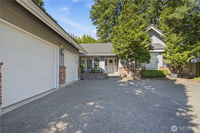 Property photo for 14018 SE 51st Place, Bellevue photo 2