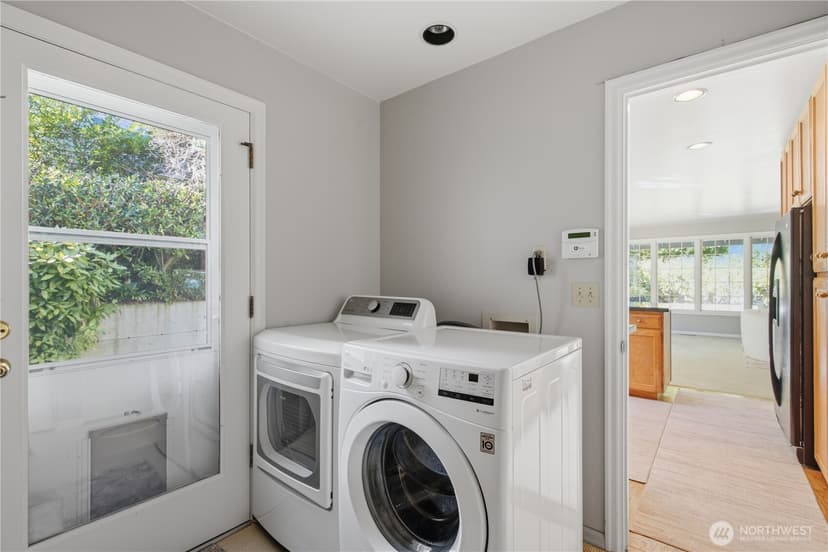 Property photo for 14018 SE 51st Place, Bellevue photo 32
