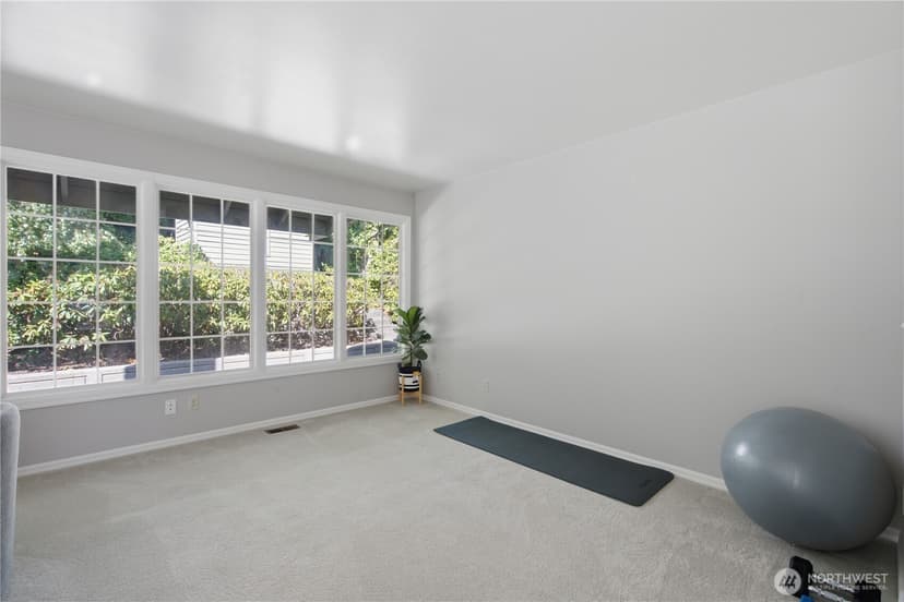 Property photo for 14018 SE 51st Place, Bellevue photo 12