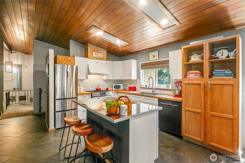 Property photo for 4270 Long Lake Road SE, Port Orchard photo 6