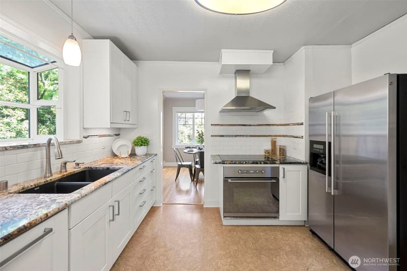 Property photo for 1047 NE 98th Street, Seattle photo 11