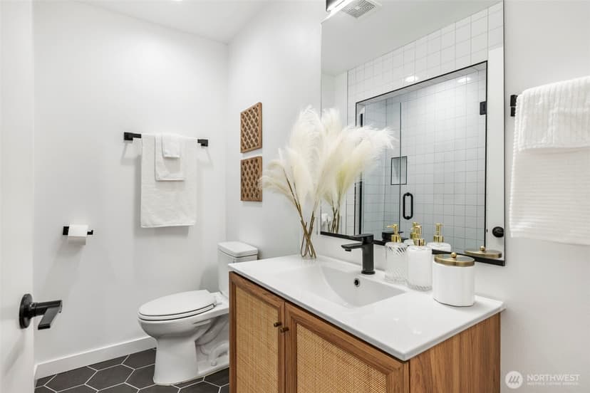 Property photo for 1906 S State Street, Seattle photo 8