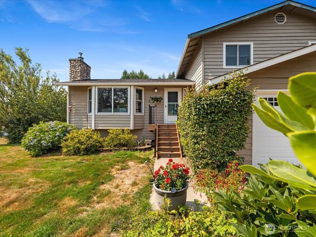 Property photo for 1703 147th St NW, Marysville photo 2