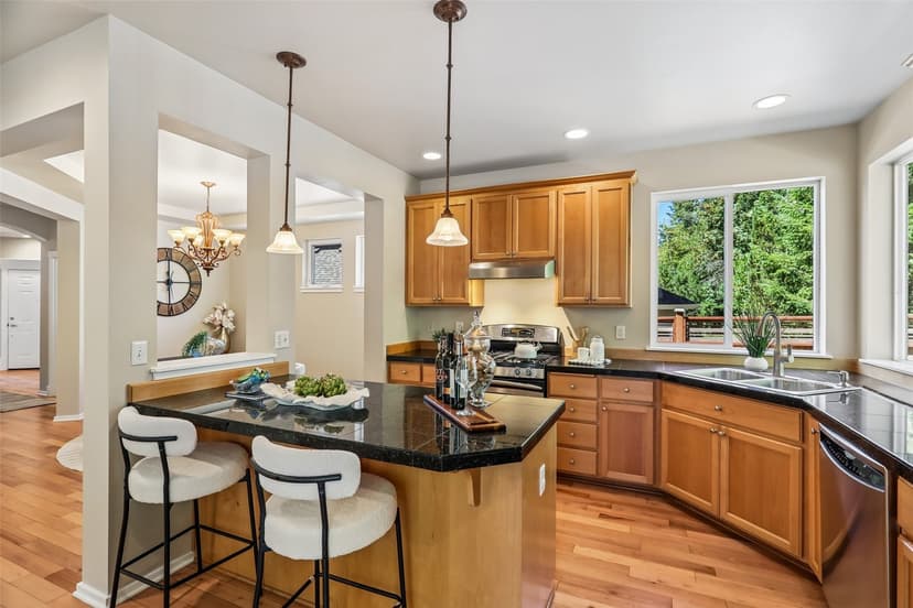 Property photo for 2528 Larchmount Dr NE, Issaquah photo 9