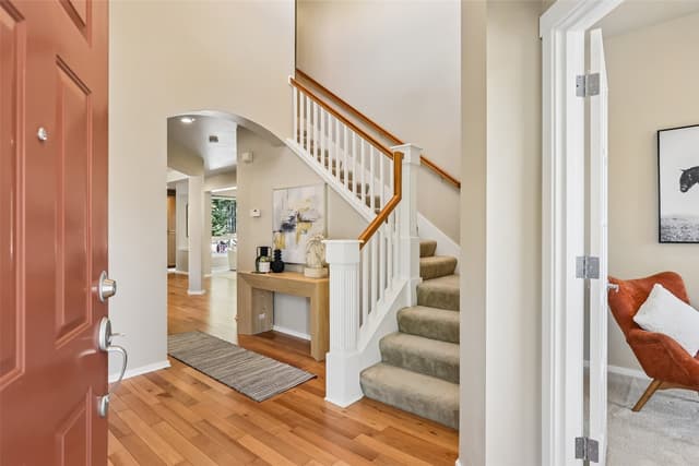 Property photo for 2528 Larchmount Dr NE, Issaquah photo 3
