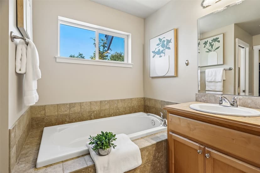Property photo for 2528 Larchmount Dr NE, Issaquah photo 15