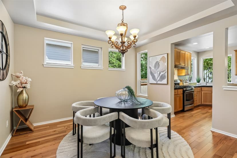 Property photo for 2528 Larchmount Dr NE, Issaquah photo 8