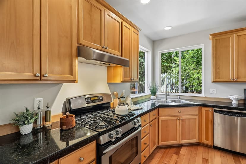 Property photo for 2528 Larchmount Dr NE, Issaquah photo 10