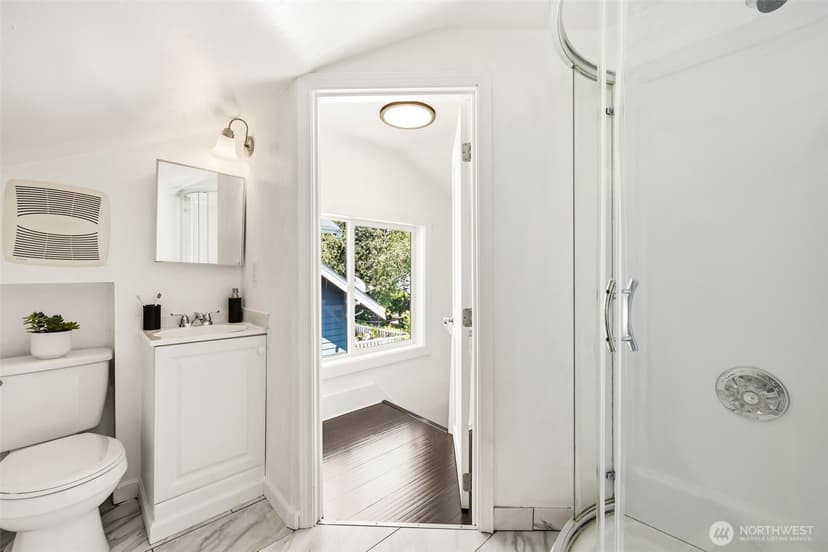 Property photo for 4318 1st Avenue NE, Seattle photo 17