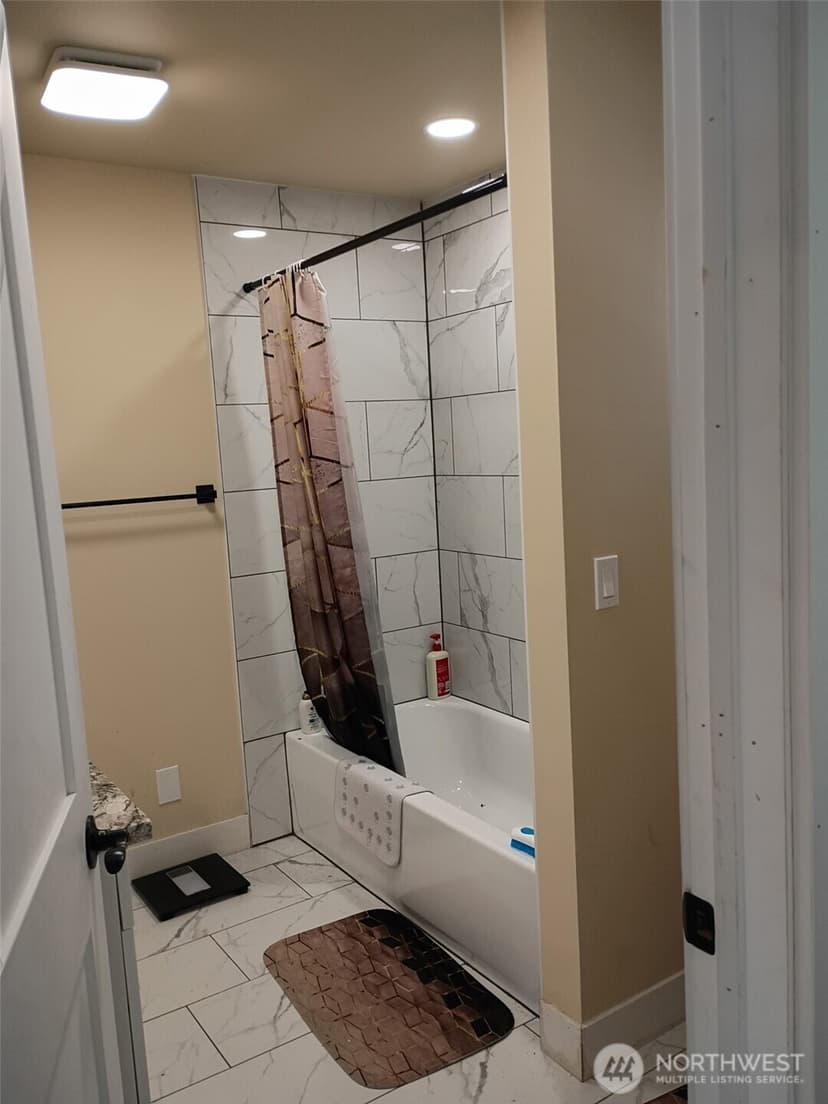 Property photo for 716 Railroad Avenue S, Kent photo 11