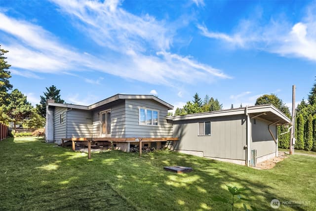 Property photo for 16727 1st Avenue SE, Bothell photo 4
