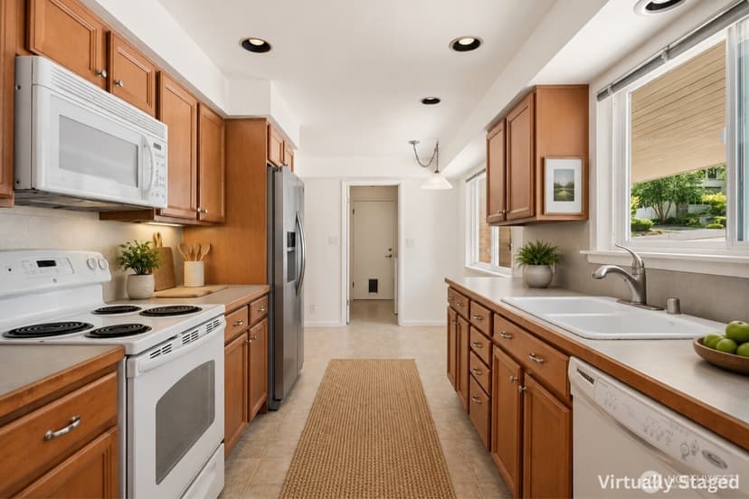 Property photo for 10466 SE 19th Street, Bellevue photo 7