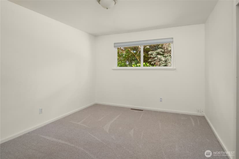 Property photo for 10466 SE 19th Street, Bellevue photo 10