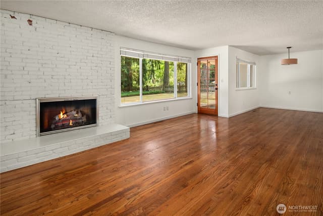 Property photo for 10466 SE 19th Street, Bellevue photo 5