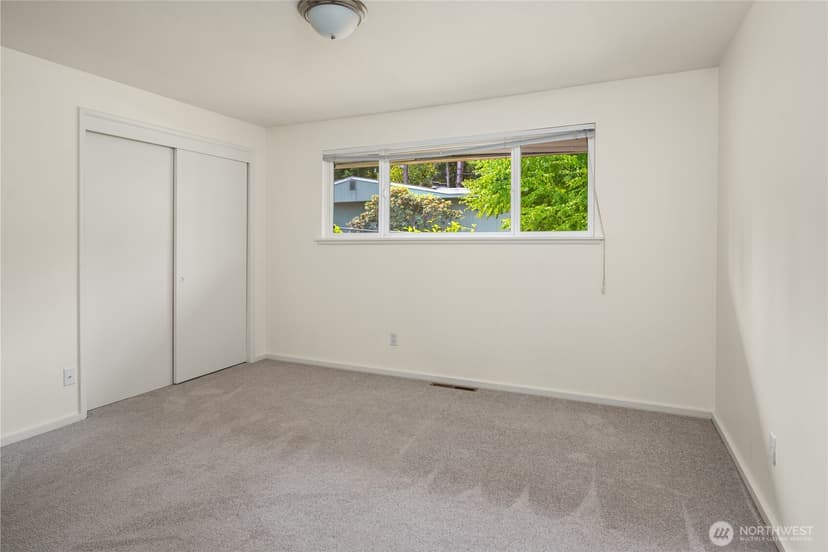 Property photo for 10466 SE 19th Street, Bellevue photo 12