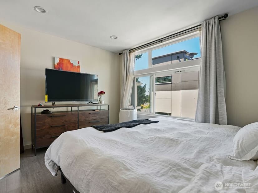 Property photo for 6911 California Avenue SW #C, Seattle photo 23