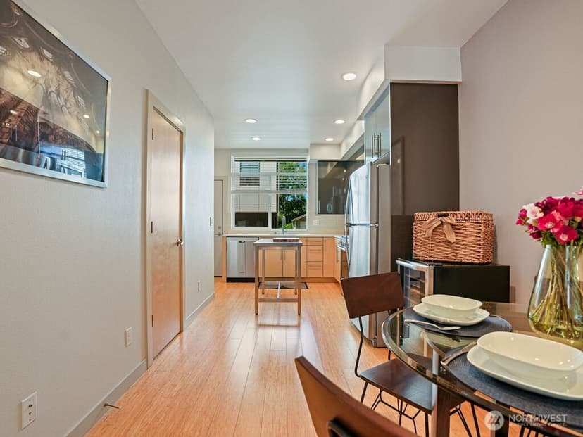 Property photo for 6911 California Avenue SW #C, Seattle photo 8