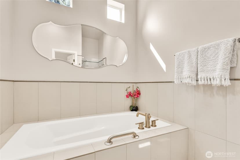 Property photo for 3406 37th Avenue W, Seattle photo 31