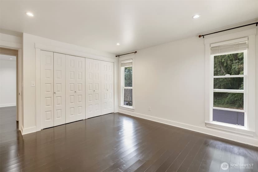 Property photo for 17120 NE 2nd Place, Bellevue photo 14