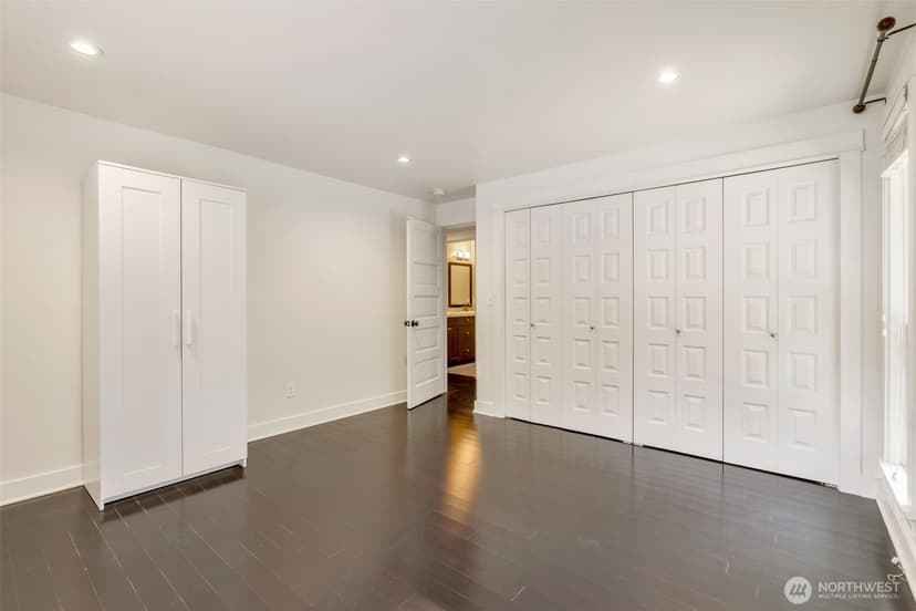 Property photo for 17120 NE 2nd Place, Bellevue photo 13