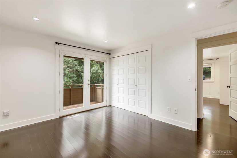 Property photo for 17120 NE 2nd Place, Bellevue photo 12