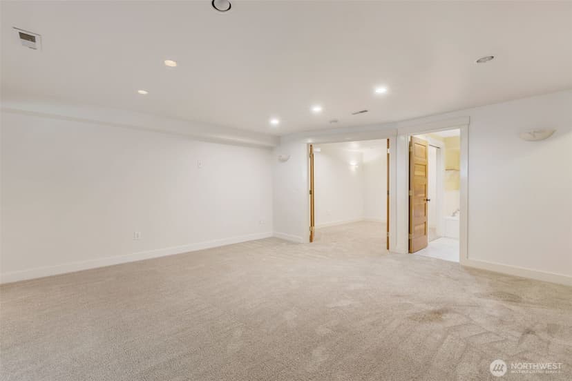Property photo for 17120 NE 2nd Place, Bellevue photo 17