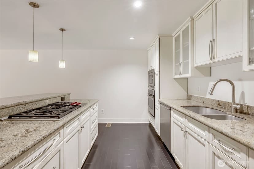 Property photo for 17120 NE 2nd Place, Bellevue photo 7