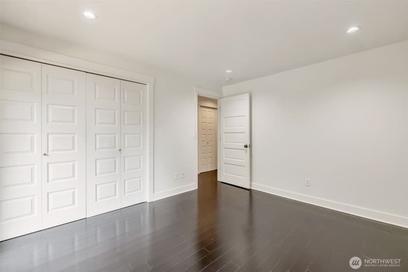 Property photo for 17120 NE 2nd Place, Bellevue photo 10