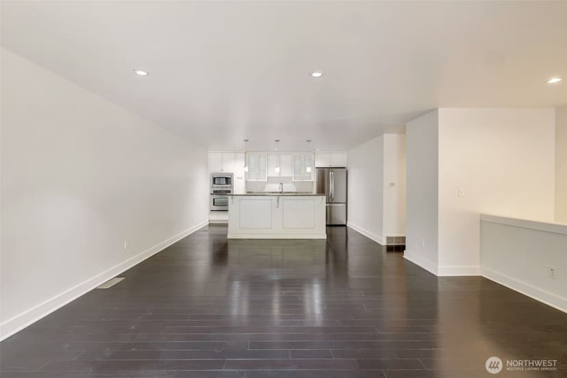 Property photo for 17120 NE 2nd Place, Bellevue photo 6