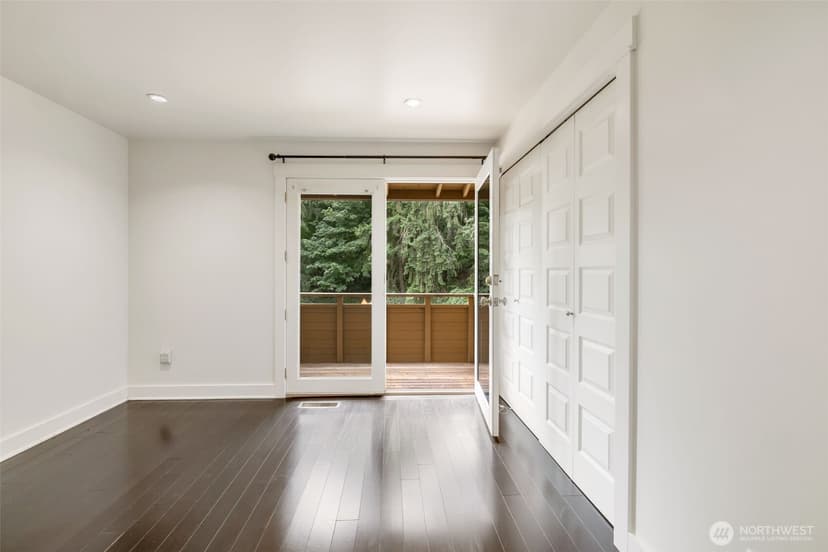 Property photo for 17120 NE 2nd Place, Bellevue photo 11