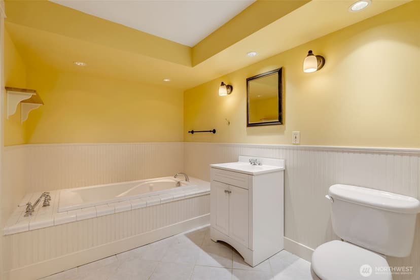 Property photo for 17120 NE 2nd Place, Bellevue photo 21