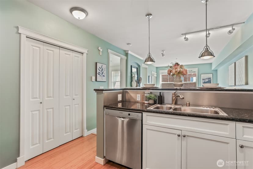 Property photo for 530 4th Avenue W #206, Seattle photo 9