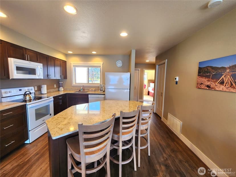 Property photo for 1 Lakeside 720-L, Manson photo 11
