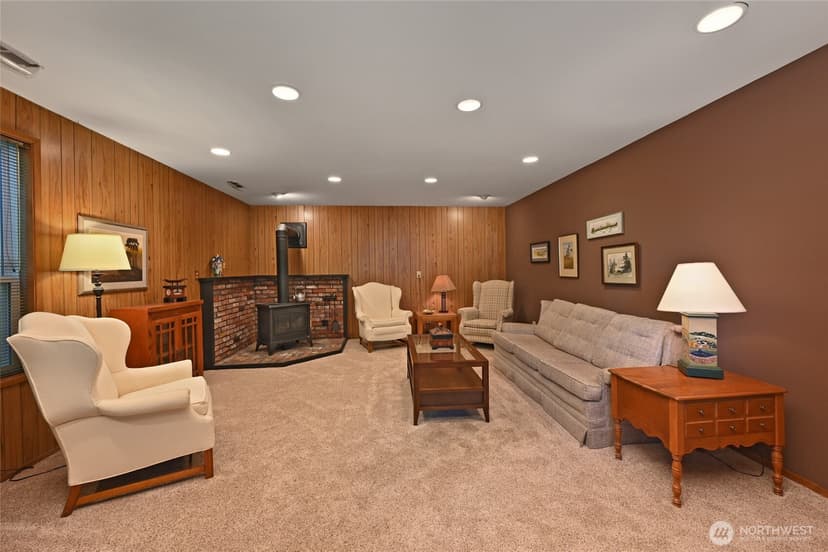 Property photo for 10733 Bartlett Avenue NE, Seattle photo 11